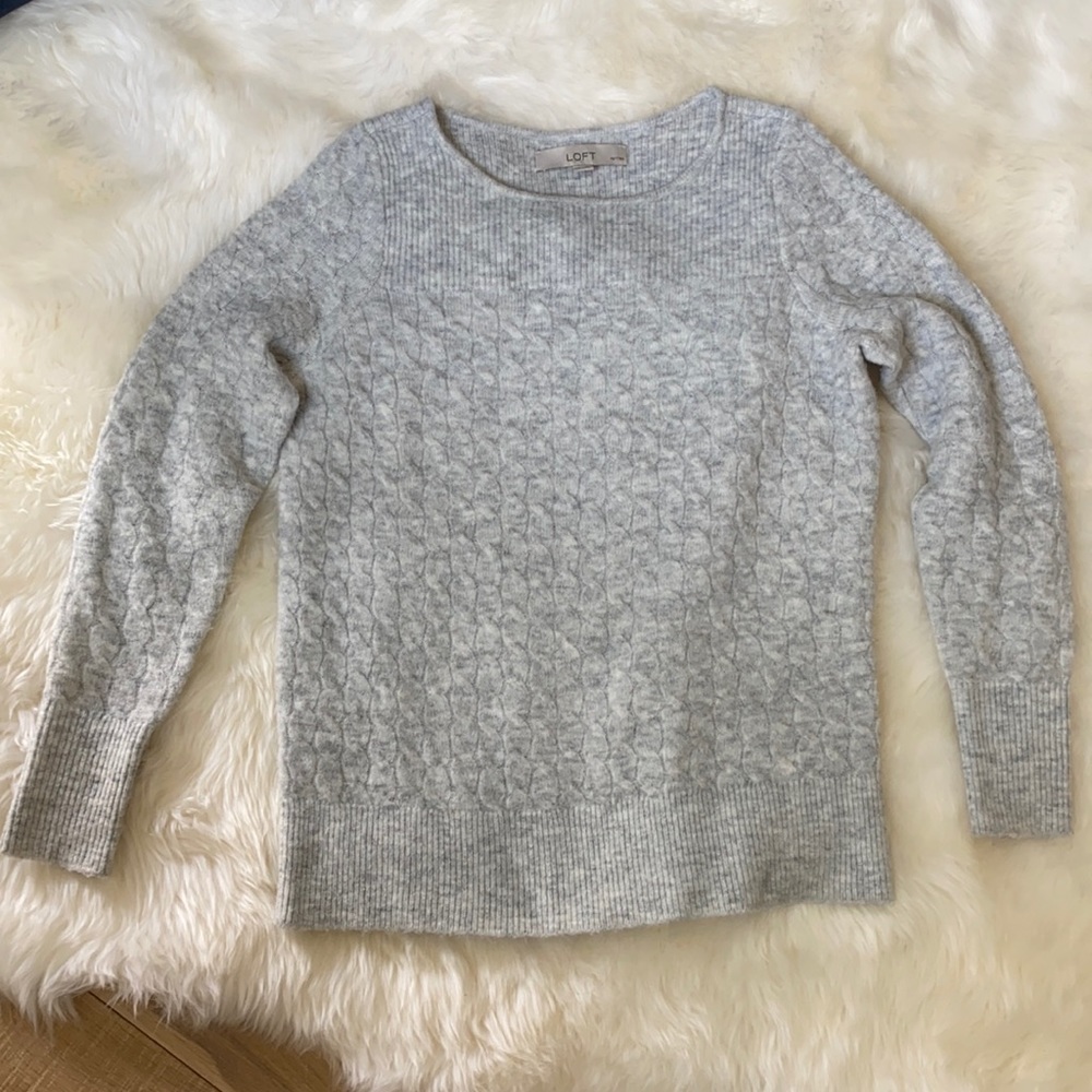Ann Taylor Loft XSP cute and warm sweater.  Very good condition!